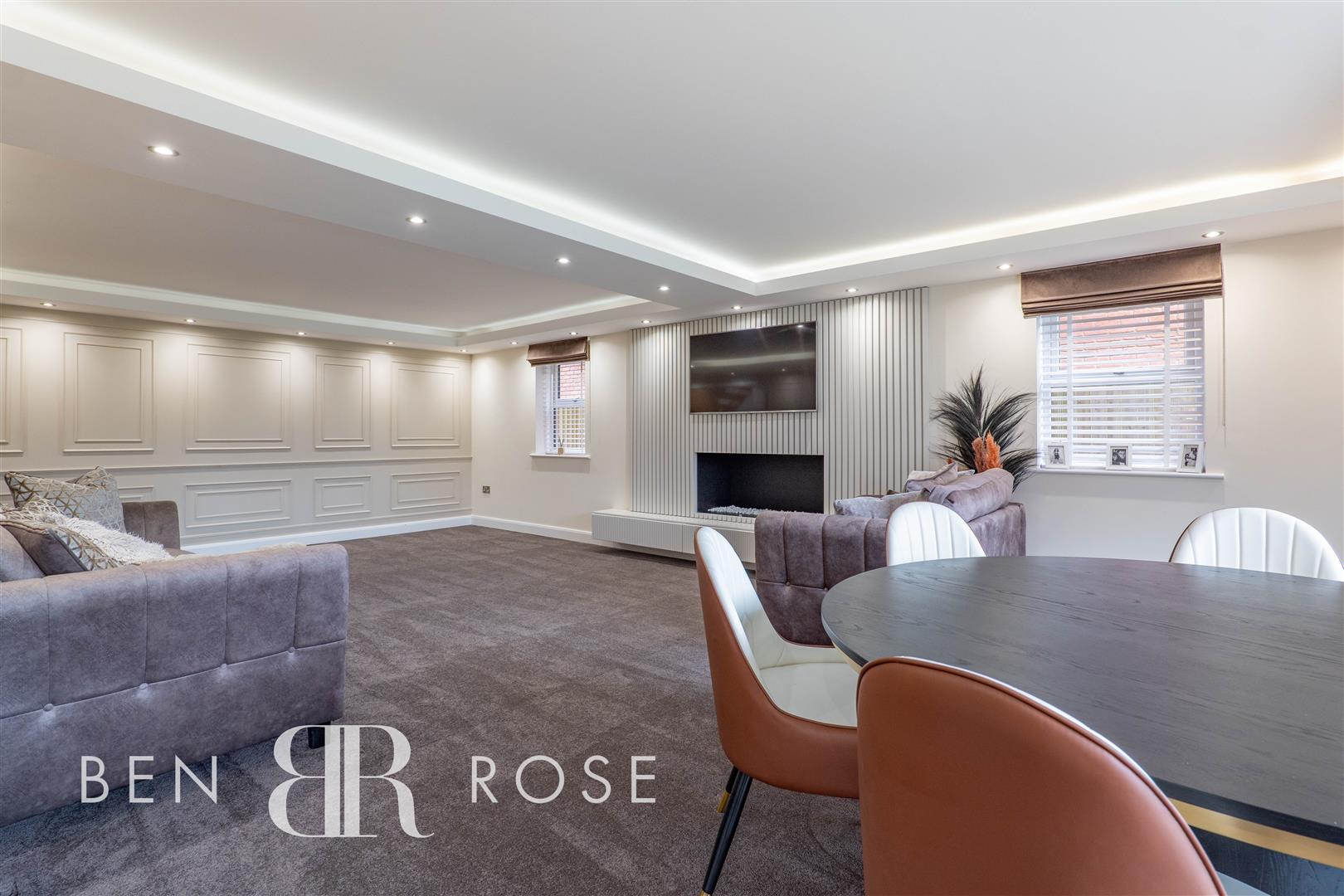 6 bed property in Meadowcroft Gardens, Preston
